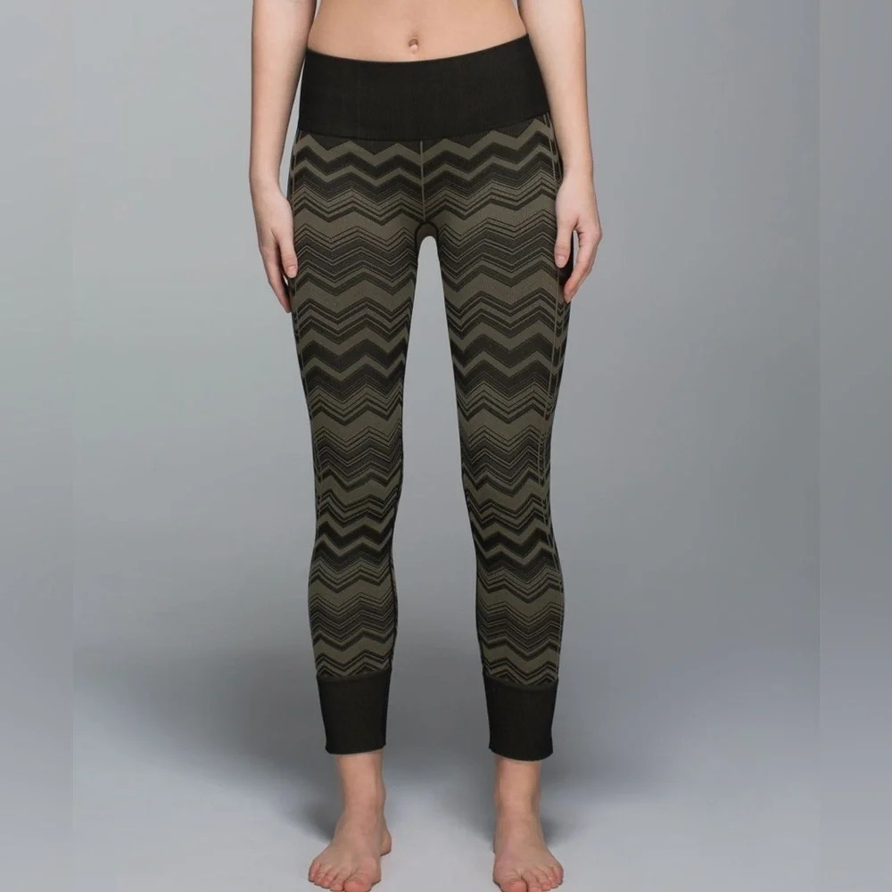 Lululemon Ebb to Street Pant in Fatigue Green & Black - Size 16